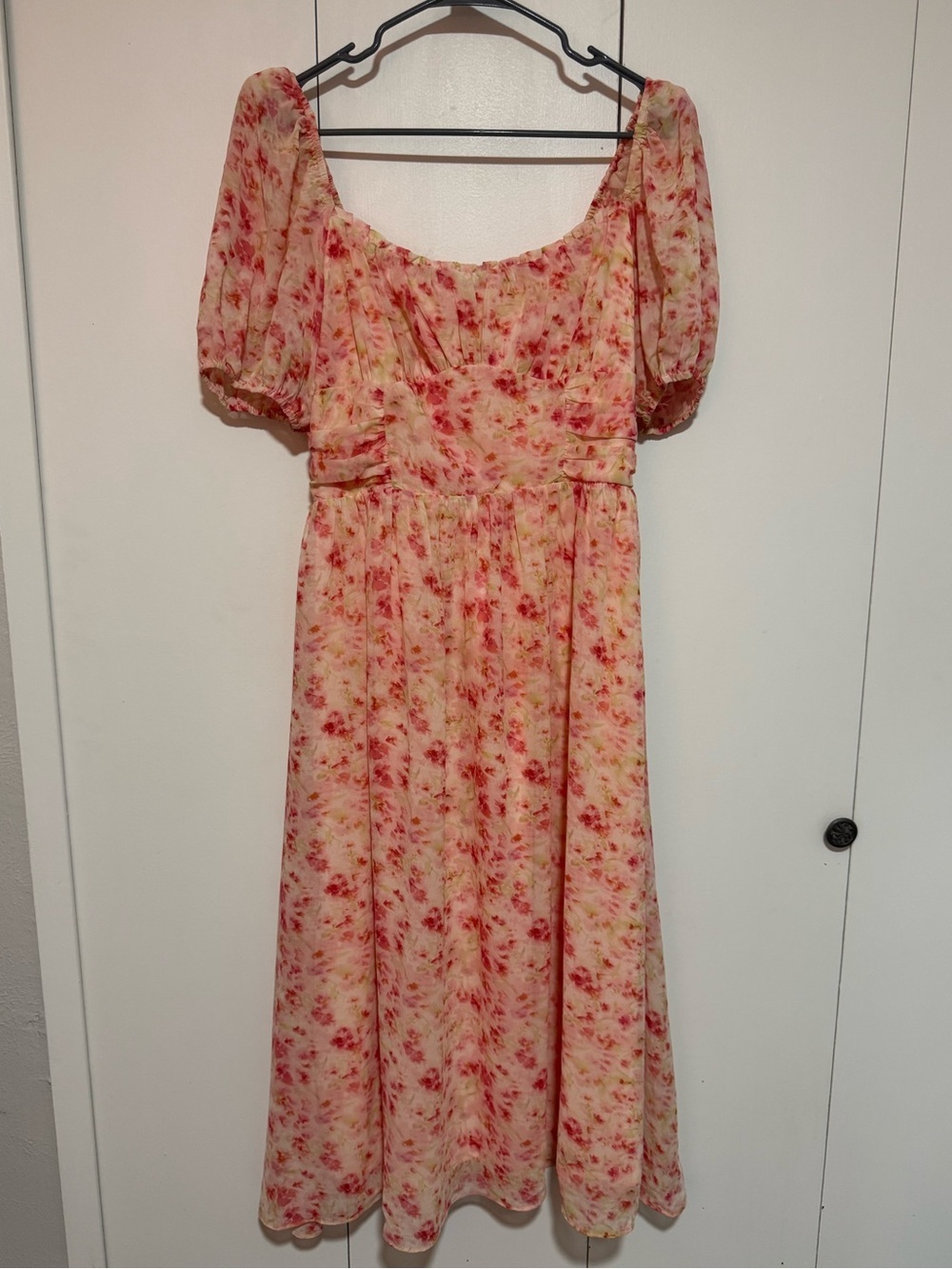 ASTR The Label Puff Sleeve Chiffon Dress Red Pink Floral size large